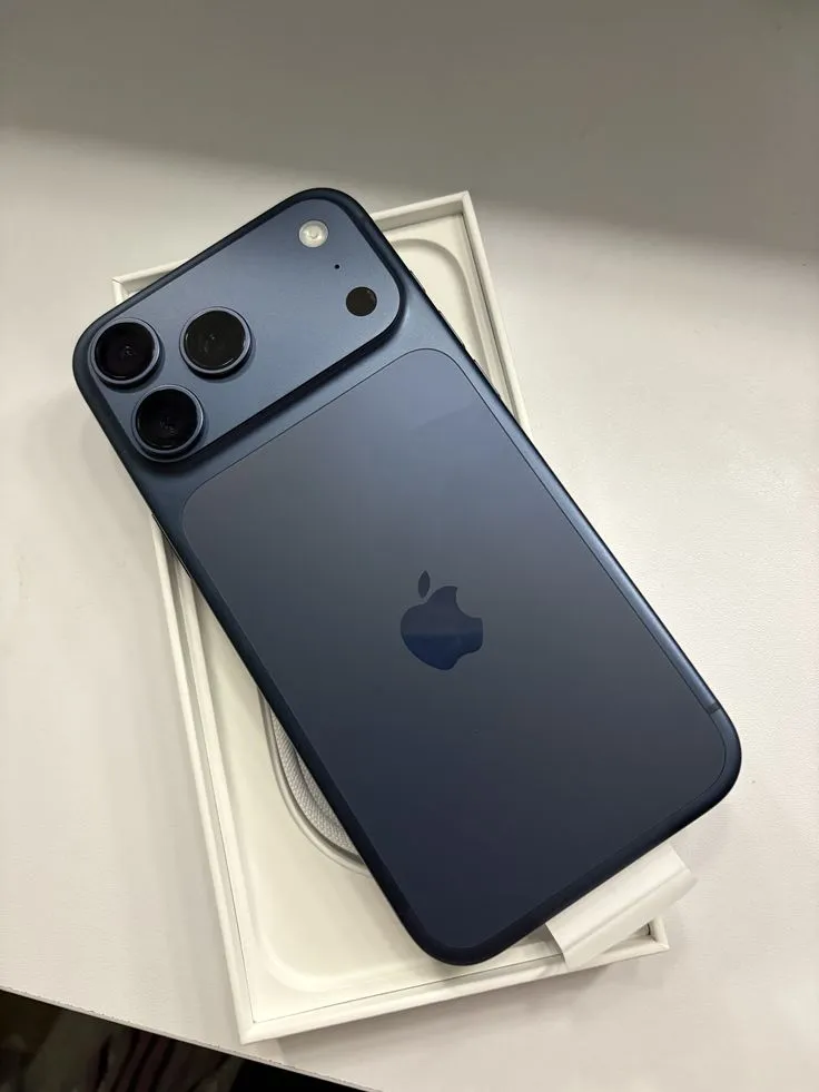 Gris sidéral · Apple iphone 17 pro bleu intense à dakar